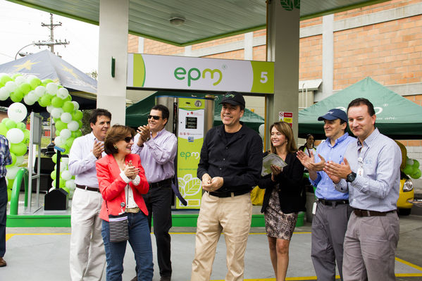 Inauguración de la décima estación de servicio de GNV
Inauguración de la décima estación de servicio de GNV
Fecha: Febrero 14 de 2014
Para descargar esta fotografía en alta resolución, haga clic sobre la imagen hasta que la misma se despliegue en la pantalla completa; luego dé clic derecho y elija la opción "guardar imagen como". 
En caso de publicación por cualquier medio, solicitamos acompañarla del crédito: "Foto EPM"
Palabras clave: Inauguración décima estación servicio de GNV