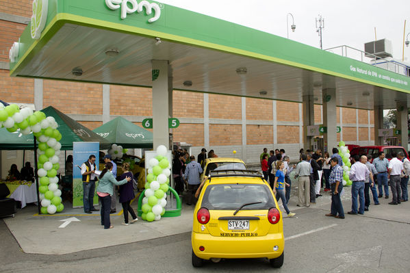 Inauguración de la décima estación de servicio de GNV
Inauguración de la décima estación de servicio de GNV
Fecha: Febrero 14 de 2014
Para descargar esta fotografía en alta resolución, haga clic sobre la imagen hasta que la misma se despliegue en la pantalla completa; luego dé clic derecho y elija la opción "guardar imagen como". 
En caso de publicación por cualquier medio, solicitamos acompañarla del crédito: "Foto EPM"
Palabras clave: Inauguración décima estación servicio de GNV