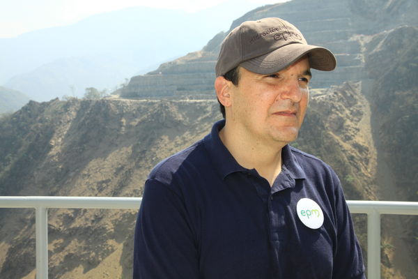 Desviación del río Cauca. Proyecto hidroeléctrico Ituango
Desviación del río Cauca. Proyecto hidroeléctrico Ituango
Fecha: Febrero 17 de 2014
Para descargar esta fotografía en alta resolución, haga clic sobre la imagen hasta que la misma se despliegue en la pantalla completa; luego dé clic derecho y elija la opción "guardar imagen como". 
En caso de publicación por cualquier medio, solicitamos acompañarla del crédito: "Foto EPM"

Palabras clave: Desviación río Cauca Proyecto hidroeléctrico Ituango