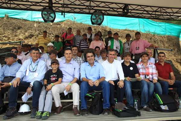 Desviación del río Cauca. Proyecto hidroeléctrico Ituango
Desviación del río Cauca. Proyecto hidroeléctrico Ituango
Fecha: Febrero 17 de 2014
Para descargar esta fotografía en alta resolución, haga clic sobre la imagen hasta que la misma se despliegue en la pantalla completa; luego dé clic derecho y elija la opción "guardar imagen como". 
En caso de publicación por cualquier medio, solicitamos acompañarla del crédito: "Foto EPM"

Palabras clave: Desviación río Cauca Proyecto hidroeléctrico Ituango