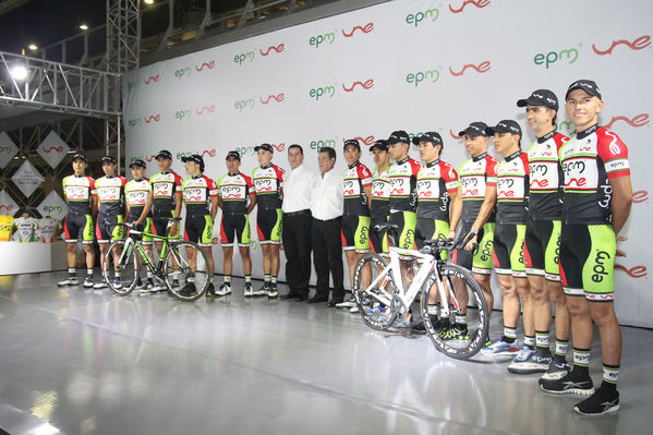 Presentación equipo ciclismo EPM- UNE
Presentación equipo ciclismo EPM- UNE
Fecha: Febrero 18 de 2013
Para descargar esta fotografía en alta resolución, haga clic sobre la imagen hasta que la misma se despliegue en la pantalla completa; luego dé clic derecho y elija la opción "guardar imagen como". 
En caso de publicación por cualquier medio, solicitamos acompañarla del crédito: "Cortesía EPM".
Palabras clave: Presentación equipo ciclismo EPM UNE