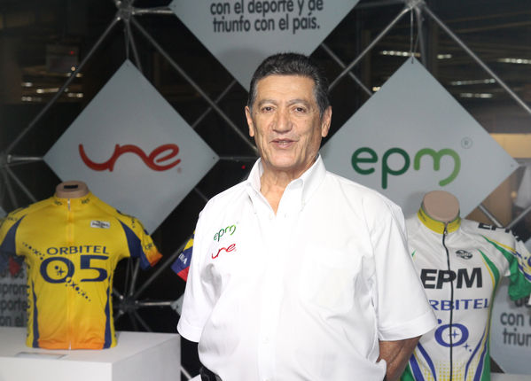 Presentación equipo ciclismo EPM- UNE
Presentación equipo ciclismo EPM- UNE
Fecha: Febrero 18 de 2013
Para descargar esta fotografía en alta resolución, haga clic sobre la imagen hasta que la misma se despliegue en la pantalla completa; luego dé clic derecho y elija la opción "guardar imagen como". 
En caso de publicación por cualquier medio, solicitamos acompañarla del crédito: "Cortesía EPM".
Palabras clave: Presentación equipo ciclismo EPM UNE