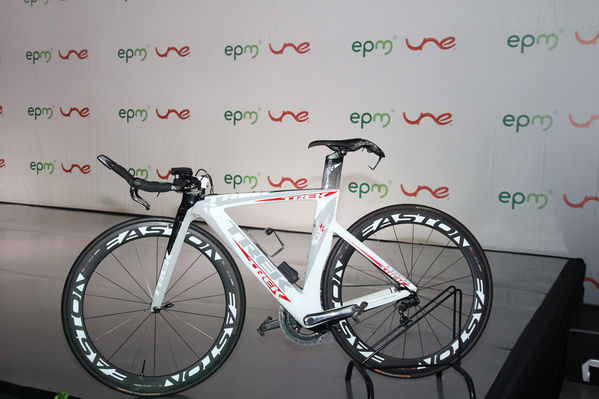 Presentación equipo ciclismo EPM- UNE
Presentación equipo ciclismo EPM- UNE
Fecha: Febrero 18 de 2013
Para descargar esta fotografía en alta resolución, haga clic sobre la imagen hasta que la misma se despliegue en la pantalla completa; luego dé clic derecho y elija la opción "guardar imagen como". 
En caso de publicación por cualquier medio, solicitamos acompañarla del crédito: "Cortesía EPM".
Palabras clave: Presentación equipo ciclismo EPM UNE