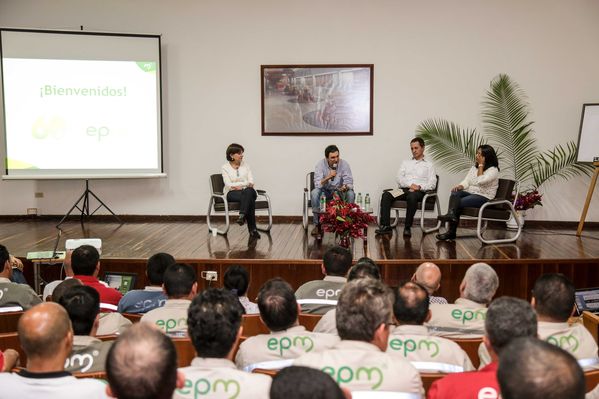 Presentación de proyectos
Presentación de proyectos
Fecha: Febrero 23 de 2015. Lugar: El peñol, campamento farallones
Para descargar esta fotografía en alta resolución, haga clic sobre la imagen hasta que la misma se despliegue en la pantalla completa; luego dé clic derecho y elija la opción "guardar imagen como". 
En caso de publicación por cualquier medio, solicitamos acompañarla del crédito: "Foto EPM"
Palabras clave: Presentación proyectos
