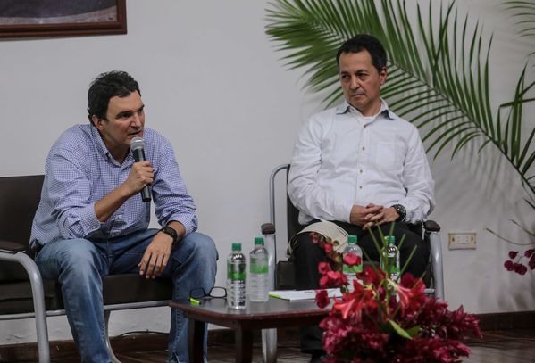 Presentación de proyectos
Presentación de proyectos
Fecha: Febrero 23 de 2015. Lugar: El peñol, campamento farallones
Para descargar esta fotografía en alta resolución, haga clic sobre la imagen hasta que la misma se despliegue en la pantalla completa; luego dé clic derecho y elija la opción "guardar imagen como". 
En caso de publicación por cualquier medio, solicitamos acompañarla del crédito: "Foto EPM"
Palabras clave: Presentación proyectos
