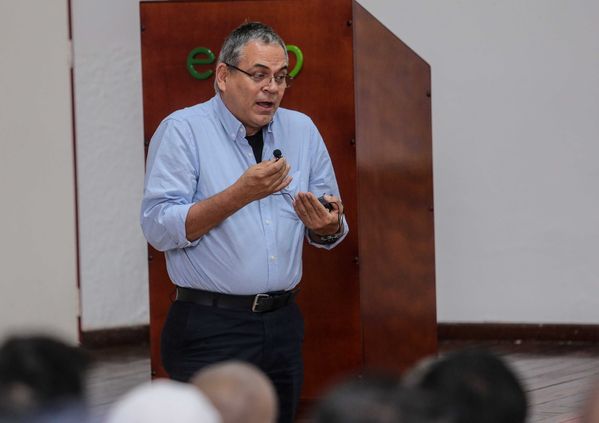Presentación de proyectos
Presentación de proyectos
Fecha: Febrero 23 de 2015. Lugar: El peñol, campamento farallones
Para descargar esta fotografía en alta resolución, haga clic sobre la imagen hasta que la misma se despliegue en la pantalla completa; luego dé clic derecho y elija la opción "guardar imagen como". 
En caso de publicación por cualquier medio, solicitamos acompañarla del crédito: "Foto EPM"
Palabras clave: Presentación proyectos