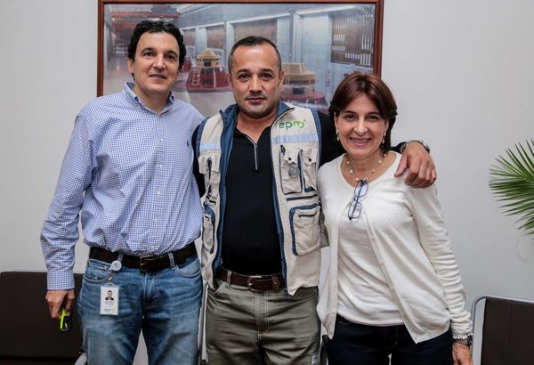Presentación de proyectos
Presentación de proyectos
Fecha: Febrero 23 de 2015. Lugar: El peñol, campamento farallones
Para descargar esta fotografía en alta resolución, haga clic sobre la imagen hasta que la misma se despliegue en la pantalla completa; luego dé clic derecho y elija la opción "guardar imagen como". 
En caso de publicación por cualquier medio, solicitamos acompañarla del crédito: "Foto EPM"
Palabras clave: Presentación proyectos