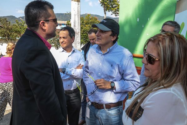 Presentación de proyectos
Presentación de proyectos
Fecha: Febrero 23 de 2015. Lugar: El peñol, campamento farallones
Para descargar esta fotografía en alta resolución, haga clic sobre la imagen hasta que la misma se despliegue en la pantalla completa; luego dé clic derecho y elija la opción "guardar imagen como". 
En caso de publicación por cualquier medio, solicitamos acompañarla del crédito: "Foto EPM"
Palabras clave: Presentación proyectos