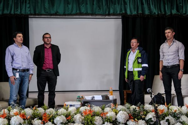 Presentación de proyectos
Presentación de proyectos
Fecha: Febrero 23 de 2015. Lugar: El peñol, campamento farallones
Para descargar esta fotografía en alta resolución, haga clic sobre la imagen hasta que la misma se despliegue en la pantalla completa; luego dé clic derecho y elija la opción "guardar imagen como". 
En caso de publicación por cualquier medio, solicitamos acompañarla del crédito: "Foto EPM"
Palabras clave: Presentación proyectos
