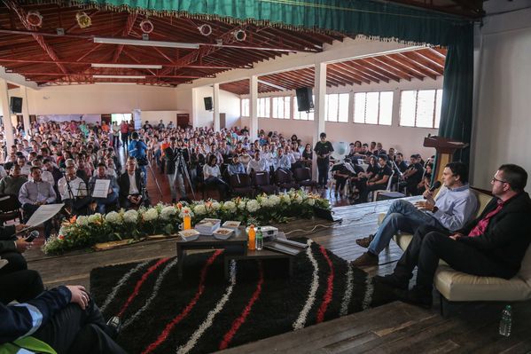 Presentación de proyectos
Presentación de proyectos
Fecha: Febrero 23 de 2015. Lugar: El peñol, campamento farallones
Para descargar esta fotografía en alta resolución, haga clic sobre la imagen hasta que la misma se despliegue en la pantalla completa; luego dé clic derecho y elija la opción "guardar imagen como". 
En caso de publicación por cualquier medio, solicitamos acompañarla del crédito: "Foto EPM"
Palabras clave: Presentación proyectos