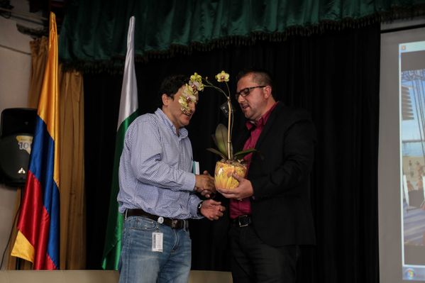 Presentación de proyectos
Presentación de proyectos
Fecha: Febrero 23 de 2015. Lugar: El peñol, campamento farallones
Para descargar esta fotografía en alta resolución, haga clic sobre la imagen hasta que la misma se despliegue en la pantalla completa; luego dé clic derecho y elija la opción "guardar imagen como". 
En caso de publicación por cualquier medio, solicitamos acompañarla del crédito: "Foto EPM"
Palabras clave: Presentación proyectos