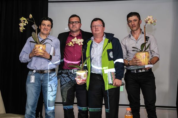 Presentación de proyectos
Presentación de proyectos
Fecha: Febrero 23 de 2015. Lugar: El peñol, campamento farallones
Para descargar esta fotografía en alta resolución, haga clic sobre la imagen hasta que la misma se despliegue en la pantalla completa; luego dé clic derecho y elija la opción "guardar imagen como". 
En caso de publicación por cualquier medio, solicitamos acompañarla del crédito: "Foto EPM"
Palabras clave: Presentación proyectos