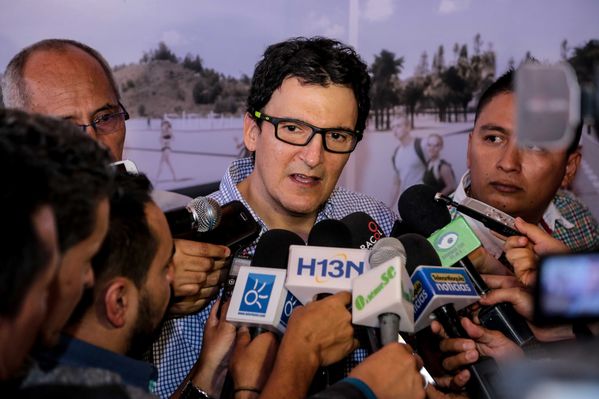 Presentación de proyectos
Presentación de proyectos
Fecha: Febrero 23 de 2015. Lugar: El peñol, campamento farallones
Para descargar esta fotografía en alta resolución, haga clic sobre la imagen hasta que la misma se despliegue en la pantalla completa; luego dé clic derecho y elija la opción "guardar imagen como". 
En caso de publicación por cualquier medio, solicitamos acompañarla del crédito: "Foto EPM"
Palabras clave: Presentación proyectos