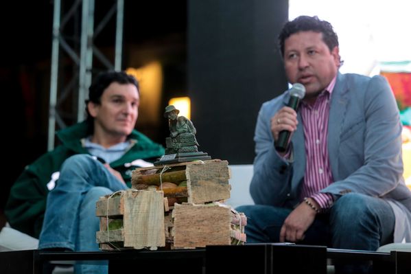 Presentación de proyectos
Presentación de proyectos
Fecha: Febrero 23 de 2015. Lugar: El peñol, campamento farallones
Para descargar esta fotografía en alta resolución, haga clic sobre la imagen hasta que la misma se despliegue en la pantalla completa; luego dé clic derecho y elija la opción "guardar imagen como". 
En caso de publicación por cualquier medio, solicitamos acompañarla del crédito: "Foto EPM"
Palabras clave: Presentación proyectos