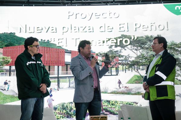 Presentación de proyectos
Presentación de proyectos
Fecha: Febrero 23 de 2015. Lugar: El peñol, campamento farallones
Para descargar esta fotografía en alta resolución, haga clic sobre la imagen hasta que la misma se despliegue en la pantalla completa; luego dé clic derecho y elija la opción "guardar imagen como". 
En caso de publicación por cualquier medio, solicitamos acompañarla del crédito: "Foto EPM"
Palabras clave: Presentación proyectos