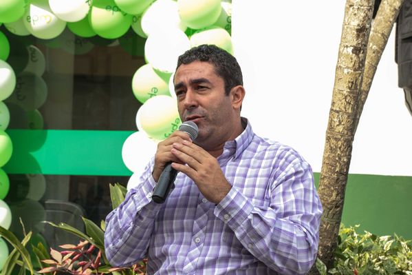 Jornada en Urabá
Jornada en Urabá
Fecha: Febrero 6 de 2015. Lugar: Urabá
Para descargar esta fotografía en alta resolución, haga clic sobre la imagen hasta que la misma se despliegue en la pantalla completa; luego dé clic derecho y elija la opción "guardar imagen como". 
En caso de publicación por cualquier medio, solicitamos acompañarla del crédito: "Foto EPM"
Palabras clave: Jornada Urabá