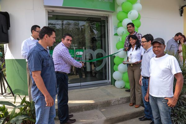 Jornada en Urabá
Jornada en Urabá
Fecha: Febrero 6 de 2015. Lugar: Urabá
Para descargar esta fotografía en alta resolución, haga clic sobre la imagen hasta que la misma se despliegue en la pantalla completa; luego dé clic derecho y elija la opción "guardar imagen como". 
En caso de publicación por cualquier medio, solicitamos acompañarla del crédito: "Foto EPM"
Palabras clave: Jornada Urabá