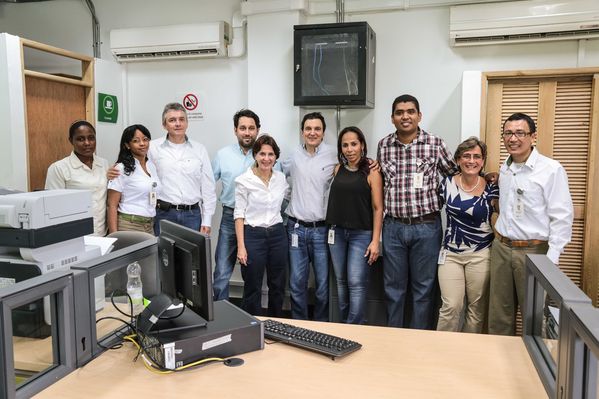 Jornada en Urabá
Jornada en Urabá
Fecha: Febrero 6 de 2015. Lugar: Urabá
Para descargar esta fotografía en alta resolución, haga clic sobre la imagen hasta que la misma se despliegue en la pantalla completa; luego dé clic derecho y elija la opción "guardar imagen como". 
En caso de publicación por cualquier medio, solicitamos acompañarla del crédito: "Foto EPM"
Palabras clave: Jornada Urabá