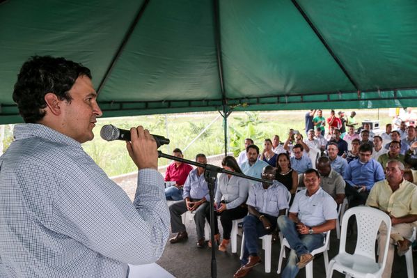 Jornada en Urabá
Jornada en Urabá
Fecha: Febrero 6 de 2015. Lugar: Urabá
Para descargar esta fotografía en alta resolución, haga clic sobre la imagen hasta que la misma se despliegue en la pantalla completa; luego dé clic derecho y elija la opción "guardar imagen como". 
En caso de publicación por cualquier medio, solicitamos acompañarla del crédito: "Foto EPM"
Palabras clave: Jornada Urabá