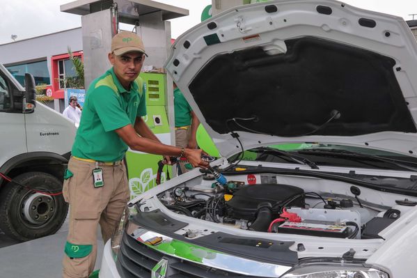 Jornada en Urabá
Jornada en Urabá
Fecha: Febrero 6 de 2015. Lugar: Urabá
Para descargar esta fotografía en alta resolución, haga clic sobre la imagen hasta que la misma se despliegue en la pantalla completa; luego dé clic derecho y elija la opción "guardar imagen como". 
En caso de publicación por cualquier medio, solicitamos acompañarla del crédito: "Foto EPM"
Palabras clave: Jornada Urabá