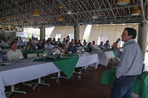 Jornada en Urabá
Jornada en Urabá
Fecha: Febrero 6 de 2015. Lugar: Urabá
Para descargar esta fotografía en alta resolución, haga clic sobre la imagen hasta que la misma se despliegue en la pantalla completa; luego dé clic derecho y elija la opción "guardar imagen como". 
En caso de publicación por cualquier medio, solicitamos acompañarla del crédito: "Foto EPM"
Palabras clave: Jornada Urabá