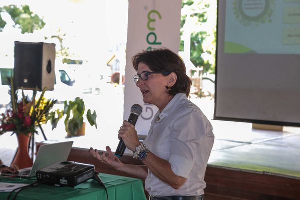Jornada en Urabá
Jornada en Urabá
Fecha: Febrero 6 de 2015. Lugar: Urabá
Para descargar esta fotografía en alta resolución, haga clic sobre la imagen hasta que la misma se despliegue en la pantalla completa; luego dé clic derecho y elija la opción "guardar imagen como". 
En caso de publicación por cualquier medio, solicitamos acompañarla del crédito: "Foto EPM"
Palabras clave: Jornada Urabá