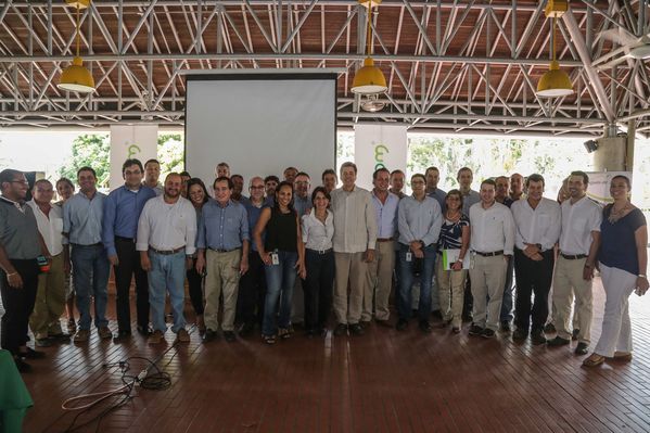 Jornada en Urabá
Jornada en Urabá
Fecha: Febrero 6 de 2015. Lugar: Urabá
Para descargar esta fotografía en alta resolución, haga clic sobre la imagen hasta que la misma se despliegue en la pantalla completa; luego dé clic derecho y elija la opción "guardar imagen como". 
En caso de publicación por cualquier medio, solicitamos acompañarla del crédito: "Foto EPM"
Palabras clave: Jornada Urabá