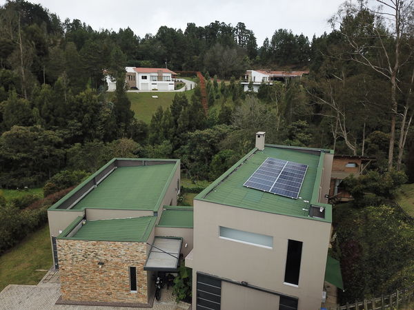 Solución Solar Integral
Solución Solar Integral
Fecha: Julio 10 de 2019. 
Para descargar esta fotografía en alta resolución, haga clic sobre la imagen hasta que la misma se despliegue en la pantalla completa; luego dé clic derecho y elija la opción "guardar imagen como". 
En caso de publicación por cualquier medio, solicitamos acompañarla del crédito: "Foto EPM"
Palabras clave: Solución Solar Integral