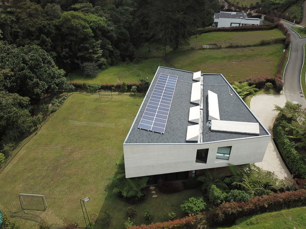 Solución Solar Integral
Solución Solar Integral
Fecha: Julio 10 de 2019. 
Para descargar esta fotografía en alta resolución, haga clic sobre la imagen hasta que la misma se despliegue en la pantalla completa; luego dé clic derecho y elija la opción "guardar imagen como". 
En caso de publicación por cualquier medio, solicitamos acompañarla del crédito: "Foto EPM"
Palabras clave: Solución Solar Integral