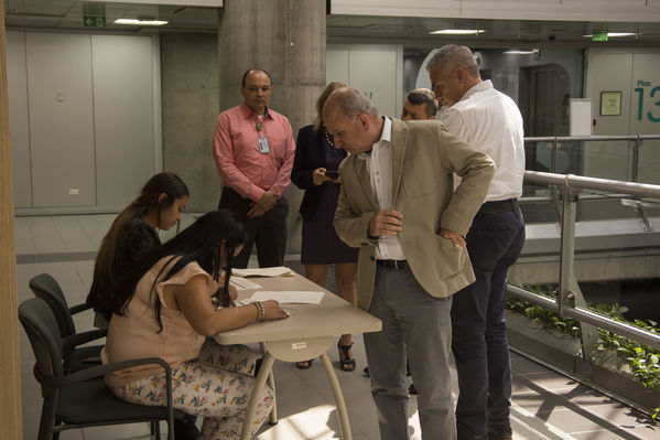 Años de servicio 2019
Años de servicio 2019
Fecha: Julio 16 2019. 
Para descargar esta fotografía en alta resolución, haga clic sobre la imagen hasta que la misma se despliegue en la pantalla completa; luego dé clic derecho y elija la opción "guardar imagen como".
En caso de publicación por cualquier medio, solicitamos acompañarla del crédito: "Cortesía EPM".
Palabras clave: Años de servicio 2019