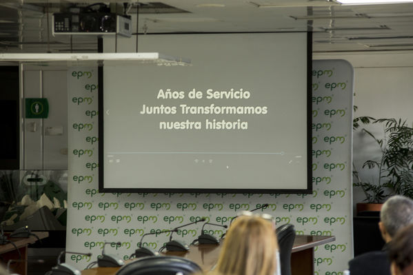 Años de servicio 2019
Años de servicio 2019
Fecha: Julio 16 2019. 
Para descargar esta fotografía en alta resolución, haga clic sobre la imagen hasta que la misma se despliegue en la pantalla completa; luego dé clic derecho y elija la opción "guardar imagen como".
En caso de publicación por cualquier medio, solicitamos acompañarla del crédito: "Cortesía EPM".
Palabras clave: Años de servicio 2019
