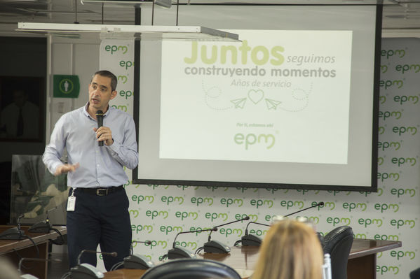 Años de servicio 2019
Años de servicio 2019
Fecha: Julio 16 2019. 
Para descargar esta fotografía en alta resolución, haga clic sobre la imagen hasta que la misma se despliegue en la pantalla completa; luego dé clic derecho y elija la opción "guardar imagen como".
En caso de publicación por cualquier medio, solicitamos acompañarla del crédito: "Cortesía EPM".
Palabras clave: Años de servicio 2019