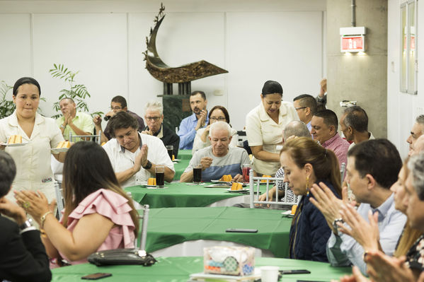 Años de servicio 2019
Años de servicio 2019
Fecha: Julio 16 2019. 
Para descargar esta fotografía en alta resolución, haga clic sobre la imagen hasta que la misma se despliegue en la pantalla completa; luego dé clic derecho y elija la opción "guardar imagen como".
En caso de publicación por cualquier medio, solicitamos acompañarla del crédito: "Cortesía EPM".
Palabras clave: Años de servicio 2019