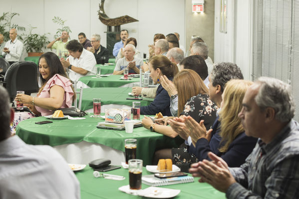 Años de servicio 2019
Años de servicio 2019
Fecha: Julio 16 2019. 
Para descargar esta fotografía en alta resolución, haga clic sobre la imagen hasta que la misma se despliegue en la pantalla completa; luego dé clic derecho y elija la opción "guardar imagen como".
En caso de publicación por cualquier medio, solicitamos acompañarla del crédito: "Cortesía EPM".
Palabras clave: Años de servicio 2019