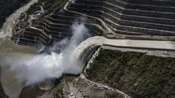 Terminación presa proyecto hidroeléctrico Ituango
Terminación presa proyecto hidroeléctrico Ituango
Fecha: Julio 15 de 2019. 
Para descargar esta fotografía en alta resolución, haga clic sobre la imagen hasta que la misma se despliegue en la pantalla completa; luego dé clic derecho y elija la opción "guardar imagen como". 
En caso de publicación por cualquier medio, solicitamos acompañarla del crédito: "Foto EPM"
Palabras clave: Terminación presa proyecto hidroeléctrico Ituango