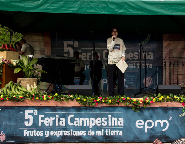 Feria Campesina
Feria Campesina
Fecha: Julio 18 de 2014. Lugar: Pies Descalzos - Medellín
Para descargar esta fotografía en alta resolución, haga clic sobre la imagen hasta que la misma se despliegue en la pantalla completa; luego dé clic derecho y elija la opción "guardar imagen como". 
En caso de publicación por cualquier medio, solicitamos acompañarla del crédito: "Foto EPM"
Palabras clave: Feria Campesina