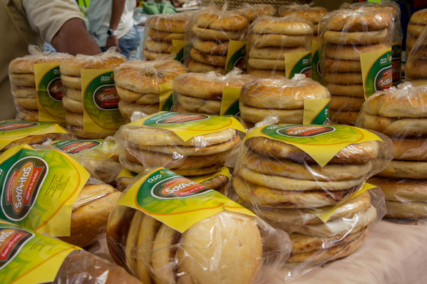 Feria Campesina
Feria Campesina
Fecha: Julio 18 de 2014. Lugar: Pies Descalzos - Medellín
Para descargar esta fotografía en alta resolución, haga clic sobre la imagen hasta que la misma se despliegue en la pantalla completa; luego dé clic derecho y elija la opción "guardar imagen como". 
En caso de publicación por cualquier medio, solicitamos acompañarla del crédito: "Foto EPM"
Palabras clave: Feria Campesina