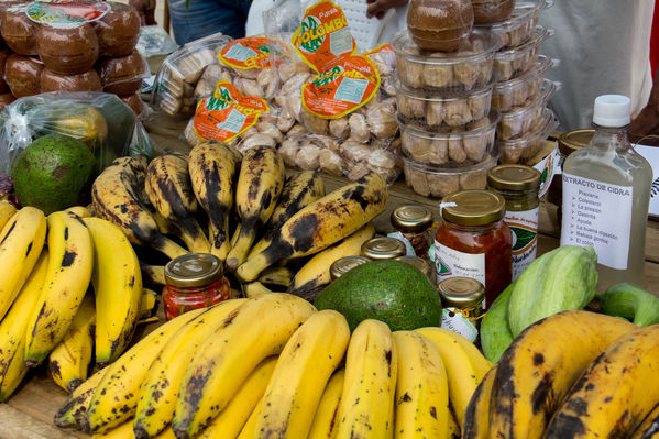 Feria Campesina
Feria Campesina
Fecha: Julio 18 de 2014. Lugar: Pies Descalzos - Medellín
Para descargar esta fotografía en alta resolución, haga clic sobre la imagen hasta que la misma se despliegue en la pantalla completa; luego dé clic derecho y elija la opción "guardar imagen como". 
En caso de publicación por cualquier medio, solicitamos acompañarla del crédito: "Foto EPM"
Palabras clave: Feria Campesina