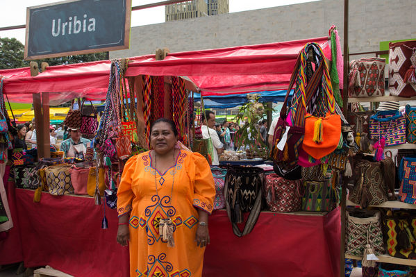 Feria Campesina
Feria Campesina
Fecha: Julio 18 de 2014. Lugar: Pies Descalzos - Medellín
Para descargar esta fotografía en alta resolución, haga clic sobre la imagen hasta que la misma se despliegue en la pantalla completa; luego dé clic derecho y elija la opción "guardar imagen como". 
En caso de publicación por cualquier medio, solicitamos acompañarla del crédito: "Foto EPM"
Palabras clave: Feria Campesina