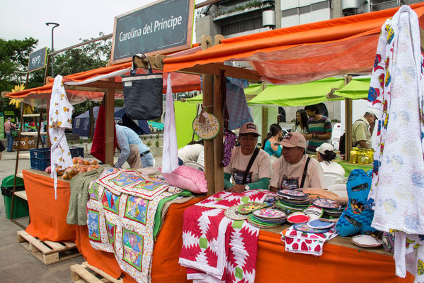 Feria Campesina
Feria Campesina
Fecha: Julio 18 de 2014. Lugar: Pies Descalzos - Medellín
Para descargar esta fotografía en alta resolución, haga clic sobre la imagen hasta que la misma se despliegue en la pantalla completa; luego dé clic derecho y elija la opción "guardar imagen como". 
En caso de publicación por cualquier medio, solicitamos acompañarla del crédito: "Foto EPM"
Palabras clave: Feria Campesina