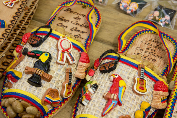 Feria Campesina
Feria Campesina
Fecha: Julio 18 de 2014. Lugar: Pies Descalzos - Medellín
Para descargar esta fotografía en alta resolución, haga clic sobre la imagen hasta que la misma se despliegue en la pantalla completa; luego dé clic derecho y elija la opción "guardar imagen como". 
En caso de publicación por cualquier medio, solicitamos acompañarla del crédito: "Foto EPM"

Palabras clave: Feria Campesina