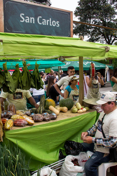 Feria Campesina
Feria Campesina
Fecha: Julio 18 de 2014. Lugar: Pies Descalzos - Medellín
Para descargar esta fotografía en alta resolución, haga clic sobre la imagen hasta que la misma se despliegue en la pantalla completa; luego dé clic derecho y elija la opción "guardar imagen como". 
En caso de publicación por cualquier medio, solicitamos acompañarla del crédito: "Foto EPM"

Palabras clave: Feria Campesina