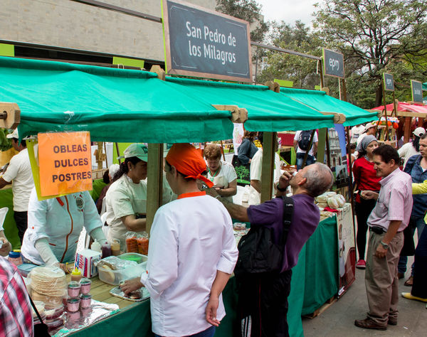 Feria Campesina
Feria Campesina
Fecha: Julio 18 de 2014. Lugar: Pies Descalzos - Medellín
Para descargar esta fotografía en alta resolución, haga clic sobre la imagen hasta que la misma se despliegue en la pantalla completa; luego dé clic derecho y elija la opción "guardar imagen como". 
En caso de publicación por cualquier medio, solicitamos acompañarla del crédito: "Foto EPM"

Palabras clave: Feria Campesina