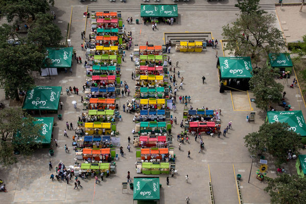 Feria Campesina
Feria Campesina
Fecha: Julio 18 de 2014. Lugar: Pies Descalzos - Medellín
Para descargar esta fotografía en alta resolución, haga clic sobre la imagen hasta que la misma se despliegue en la pantalla completa; luego dé clic derecho y elija la opción "guardar imagen como". 
En caso de publicación por cualquier medio, solicitamos acompañarla del crédito: "Foto EPM"
Palabras clave: Feria Campesina