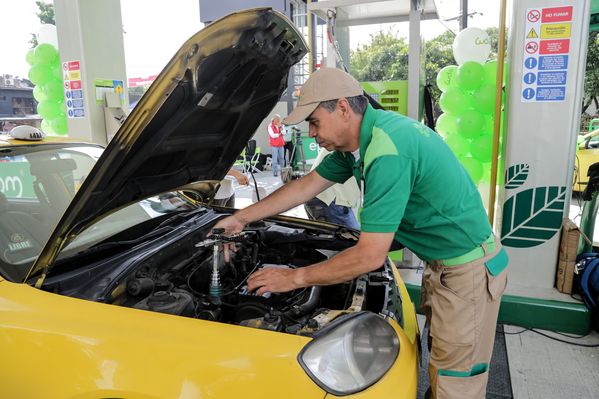 Apertura décimo quinta Estación de Servicio Gas natural vehicular
Apertura décimo quinta Estación de Servicio Gas natural vehicular     
Fecha: Julio 23 de 2015. Lugar: Medellín – EDS Bolivariana
Para descargar esta fotografía en alta resolución, haga clic sobre la imagen hasta que la misma se despliegue en la pantalla completa; luego dé clic derecho y elija la opción "guardar imagen como". 
En caso de publicación por cualquier medio, solicitamos acompañarla del crédito: "Foto EPM"
Palabras clave: Apertura décimo quinta Estación Servicio Gas natural vehicular