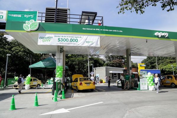 Apertura décimo quinta Estación de Servicio Gas natural vehicular
Apertura décimo quinta Estación de Servicio Gas natural vehicular     
Fecha: Julio 23 de 2015. Lugar: Medellín – EDS Bolivariana
Para descargar esta fotografía en alta resolución, haga clic sobre la imagen hasta que la misma se despliegue en la pantalla completa; luego dé clic derecho y elija la opción "guardar imagen como". 
En caso de publicación por cualquier medio, solicitamos acompañarla del crédito: "Foto EPM"
Palabras clave: Apertura décimo quinta Estación Servicio Gas natural vehicular