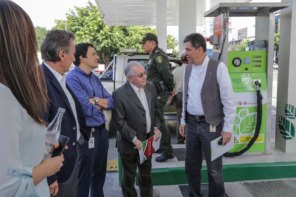 Apertura décimo quinta Estación de Servicio Gas natural vehicular
Apertura décimo quinta Estación de Servicio Gas natural vehicular     
Fecha: Julio 23 de 2015. Lugar: Medellín – EDS Bolivariana
Para descargar esta fotografía en alta resolución, haga clic sobre la imagen hasta que la misma se despliegue en la pantalla completa; luego dé clic derecho y elija la opción "guardar imagen como". 
En caso de publicación por cualquier medio, solicitamos acompañarla del crédito: "Foto EPM"
Palabras clave: Apertura décimo quinta Estación Servicio Gas natural vehicular