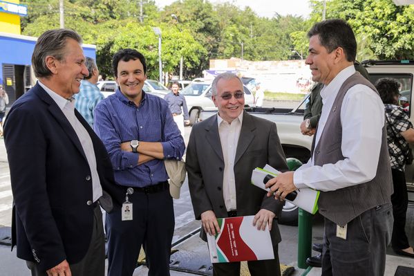 Apertura décimo quinta Estación de Servicio Gas natural vehicular
Apertura décimo quinta Estación de Servicio Gas natural vehicular     
Fecha: Julio 23 de 2015. Lugar: Medellín – EDS Bolivariana
Para descargar esta fotografía en alta resolución, haga clic sobre la imagen hasta que la misma se despliegue en la pantalla completa; luego dé clic derecho y elija la opción "guardar imagen como". 
En caso de publicación por cualquier medio, solicitamos acompañarla del crédito: "Foto EPM"
Palabras clave: Apertura décimo quinta Estación Servicio Gas natural vehicular