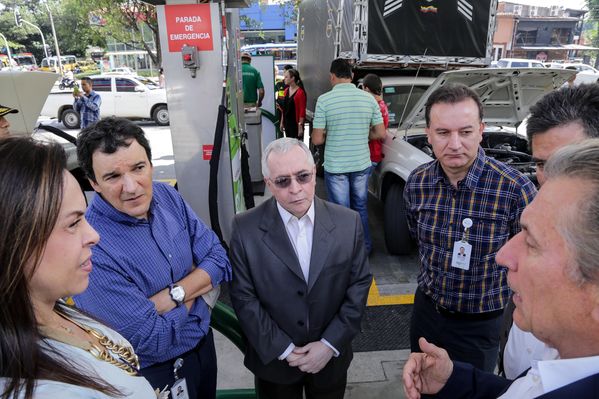 Apertura décimo quinta Estación de Servicio Gas natural vehicular
Apertura décimo quinta Estación de Servicio Gas natural vehicular     
Fecha: Julio 23 de 2015. Lugar: Medellín – EDS Bolivariana
Para descargar esta fotografía en alta resolución, haga clic sobre la imagen hasta que la misma se despliegue en la pantalla completa; luego dé clic derecho y elija la opción "guardar imagen como". 
En caso de publicación por cualquier medio, solicitamos acompañarla del crédito: "Foto EPM"
Palabras clave: Apertura décimo quinta Estación Servicio Gas natural vehicular