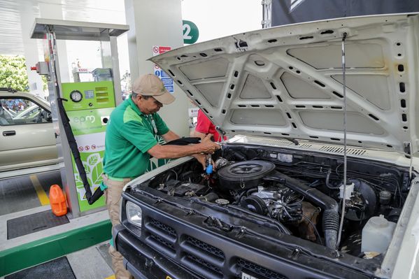 Apertura décimo quinta Estación de Servicio Gas natural vehicular
Apertura décimo quinta Estación de Servicio Gas natural vehicular     
Fecha: Julio 23 de 2015. Lugar: Medellín – EDS Bolivariana
Para descargar esta fotografía en alta resolución, haga clic sobre la imagen hasta que la misma se despliegue en la pantalla completa; luego dé clic derecho y elija la opción "guardar imagen como". 
En caso de publicación por cualquier medio, solicitamos acompañarla del crédito: "Foto EPM"
Palabras clave: Apertura décimo quinta Estación Servicio Gas natural vehicular